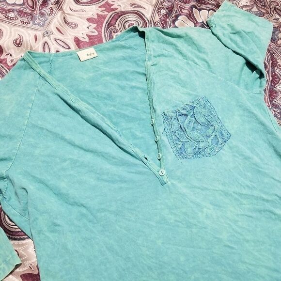 Daytrip Teal Acid Washed Rhinestone Plunging V-Neck Lace Oversized Tunic Blouse - Picture 2 of 4